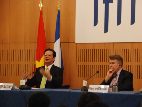 Thủ tướng Nguyễn Tấn Dũng trực tiếp đối thoại với các học giả